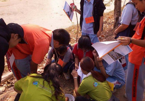 ภาพกิจกรรม โปรแกรมวิชาวิทยาศาสตร์สิ่งแวดล้อม จัดโครงการเยาวชนรักษ์สิ่งแวดล้อม กิจกรรมอบรมเชิงปฏิบัติการ คุณภาพน้ำและระบบนิเวศสิ่งแวดล้อม