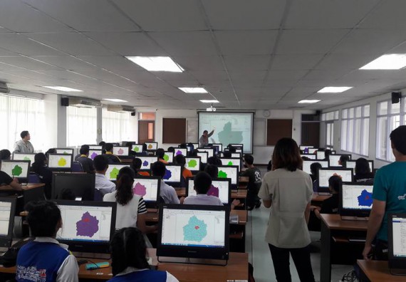 ภาพกิจกรรม โปรแกรมวิชาวิทยาศาสตร์สิ่งแวดล้อม จัดโครงการเยาวชนรักษ์สิ่งแวดล้อม กิจกรรมอบรมเชิงปฏิบัติการ คุณภาพน้ำและระบบนิเวศสิ่งแวดล้อม