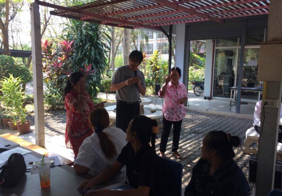 ภาพกิจกรรม ศูนย์ส่งเสริมและตรวจสอบการผลิตตามมาตรฐานความปลอดภัยทางอาหาร จัดการอบรมเชิงปฏิบัติการ เรื่อง การผลิตเครื่องสำอางโฮมเมดจากวัตถุดิบในครัวเรือน