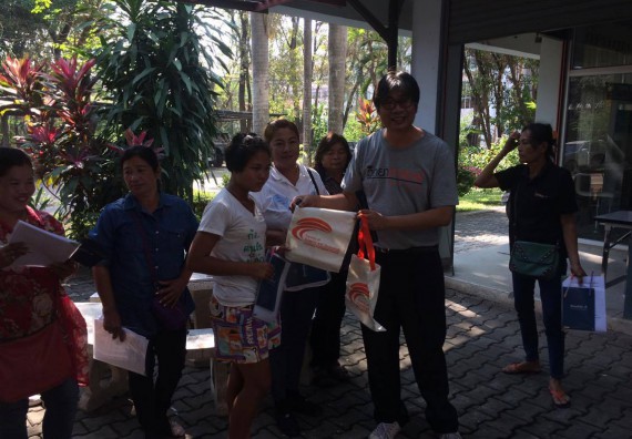 ภาพกิจกรรม ศูนย์ส่งเสริมและตรวจสอบการผลิตตามมาตรฐานความปลอดภัยทางอาหาร จัดการอบรมเชิงปฏิบัติการ เรื่อง การผลิตเครื่องสำอางโฮมเมดจากวัตถุดิบในครัวเรือน