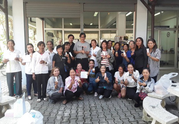 ภาพกิจกรรม ศูนย์ส่งเสริมและตรวจสอบการผลิตตามมาตรฐานความปลอดภัยทางอาหาร จัดการอบรมเชิงปฏิบัติการ เรื่อง การผลิตเครื่องสำอางโฮมเมดจากวัตถุดิบในครัวเรือน