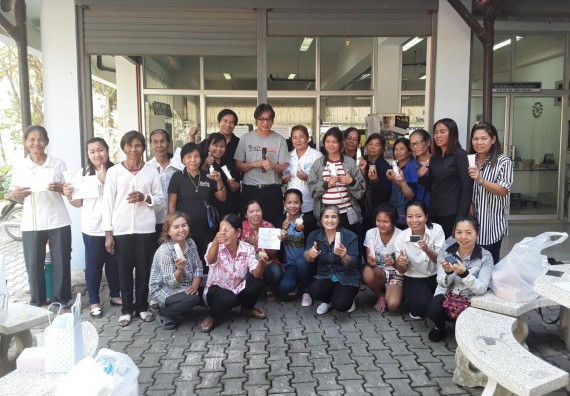 ภาพกิจกรรม ศูนย์ส่งเสริมและตรวจสอบการผลิตตามมาตรฐานความปลอดภัยทางอาหาร จัดการอบรมเชิงปฏิบัติการ เรื่อง การผลิตเครื่องสำอางโฮมเมดจากวัตถุดิบในครัวเรือน