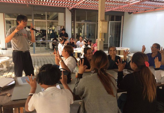 ภาพกิจกรรม ศูนย์ส่งเสริมและตรวจสอบการผลิตตามมาตรฐานความปลอดภัยทางอาหาร จัดการอบรมเชิงปฏิบัติการ เรื่อง การผลิตเครื่องสำอางโฮมเมดจากวัตถุดิบในครัวเรือน