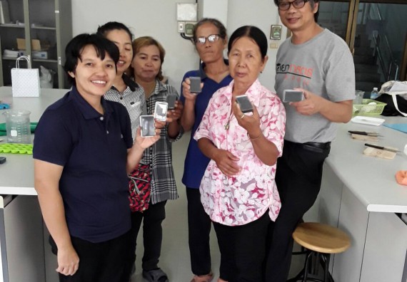 ภาพกิจกรรม ศูนย์ส่งเสริมและตรวจสอบการผลิตตามมาตรฐานความปลอดภัยทางอาหาร จัดการอบรมเชิงปฏิบัติการ เรื่อง การผลิตเครื่องสำอางโฮมเมดจากวัตถุดิบในครัวเรือน