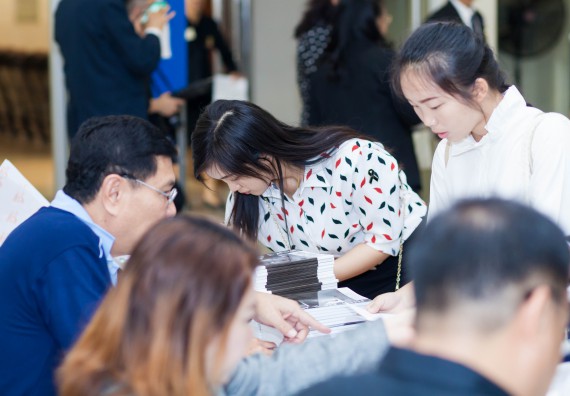 บุคลากรและนักศึกษาคณะวิทยาศาสตร์และเทคโนโลยี  เข้าร่วมงานพิธีมอบรางวัลยอดเยี่ยม ทุนการศึกษาบุคคลและองค์กรดีเด่นทางวิทยาศาสตร์ ประจำปีที่ 49 พ.ศ.2559 มูลนิธิศาสตราจารย์ ดร.แถบ  นีละนิธิ