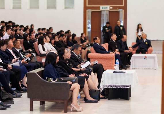 บุคลากรและนักศึกษาคณะวิทยาศาสตร์และเทคโนโลยี  เข้าร่วมงานพิธีมอบรางวัลยอดเยี่ยม ทุนการศึกษาบุคคลและองค์กรดีเด่นทางวิทยาศาสตร์ ประจำปีที่ 49 พ.ศ.2559 มูลนิธิศาสตราจารย์ ดร.แถบ  นีละนิธิ