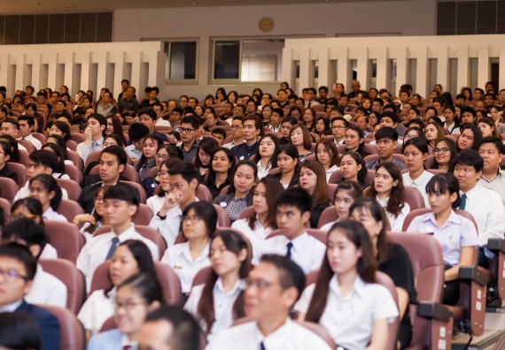 บุคลากรและนักศึกษาคณะวิทยาศาสตร์และเทคโนโลยี  เข้าร่วมงานพิธีมอบรางวัลยอดเยี่ยม ทุนการศึกษาบุคคลและองค์กรดีเด่นทางวิทยาศาสตร์ ประจำปีที่ 49 พ.ศ.2559 มูลนิธิศาสตราจารย์ ดร.แถบ  นีละนิธิ