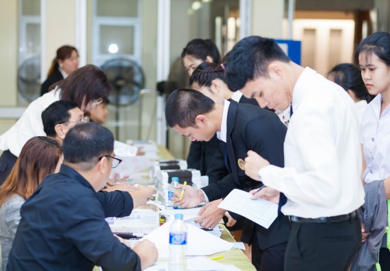 บุคลากรและนักศึกษาคณะวิทยาศาสตร์และเทคโนโลยี  เข้าร่วมงานพิธีมอบรางวัลยอดเยี่ยม ทุนการศึกษาบุคคลและองค์กรดีเด่นทางวิทยาศาสตร์ ประจำปีที่ 49 พ.ศ.2559 มูลนิธิศาสตราจารย์ ดร.แถบ  นีละนิธิ