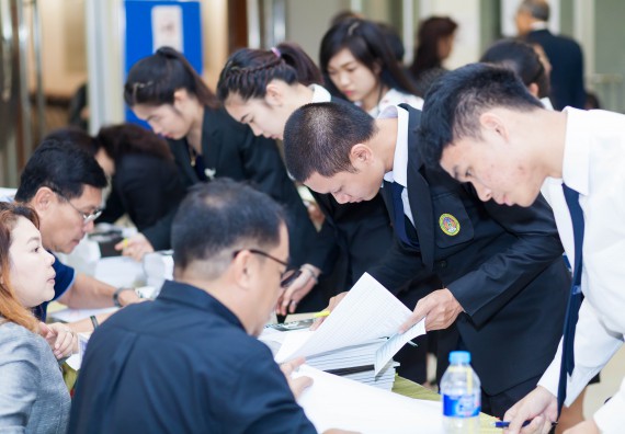 บุคลากรและนักศึกษาคณะวิทยาศาสตร์และเทคโนโลยี  เข้าร่วมงานพิธีมอบรางวัลยอดเยี่ยม ทุนการศึกษาบุคคลและองค์กรดีเด่นทางวิทยาศาสตร์ ประจำปีที่ 49 พ.ศ.2559 มูลนิธิศาสตราจารย์ ดร.แถบ  นีละนิธิ