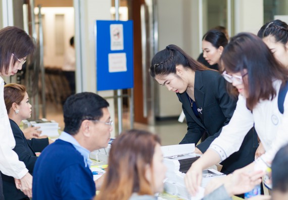 บุคลากรและนักศึกษาคณะวิทยาศาสตร์และเทคโนโลยี  เข้าร่วมงานพิธีมอบรางวัลยอดเยี่ยม ทุนการศึกษาบุคคลและองค์กรดีเด่นทางวิทยาศาสตร์ ประจำปีที่ 49 พ.ศ.2559 มูลนิธิศาสตราจารย์ ดร.แถบ  นีละนิธิ