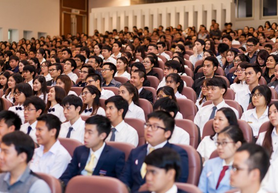 บุคลากรและนักศึกษาคณะวิทยาศาสตร์และเทคโนโลยี  เข้าร่วมงานพิธีมอบรางวัลยอดเยี่ยม ทุนการศึกษาบุคคลและองค์กรดีเด่นทางวิทยาศาสตร์ ประจำปีที่ 49 พ.ศ.2559 มูลนิธิศาสตราจารย์ ดร.แถบ  นีละนิธิ