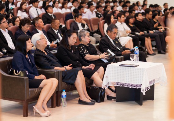 บุคลากรและนักศึกษาคณะวิทยาศาสตร์และเทคโนโลยี  เข้าร่วมงานพิธีมอบรางวัลยอดเยี่ยม ทุนการศึกษาบุคคลและองค์กรดีเด่นทางวิทยาศาสตร์ ประจำปีที่ 49 พ.ศ.2559 มูลนิธิศาสตราจารย์ ดร.แถบ  นีละนิธิ