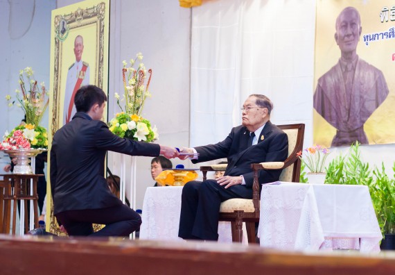 บุคลากรและนักศึกษาคณะวิทยาศาสตร์และเทคโนโลยี  เข้าร่วมงานพิธีมอบรางวัลยอดเยี่ยม ทุนการศึกษาบุคคลและองค์กรดีเด่นทางวิทยาศาสตร์ ประจำปีที่ 49 พ.ศ.2559 มูลนิธิศาสตราจารย์ ดร.แถบ  นีละนิธิ