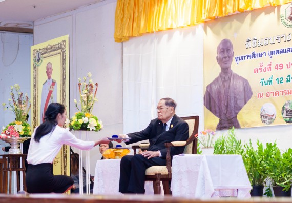 บุคลากรและนักศึกษาคณะวิทยาศาสตร์และเทคโนโลยี  เข้าร่วมงานพิธีมอบรางวัลยอดเยี่ยม ทุนการศึกษาบุคคลและองค์กรดีเด่นทางวิทยาศาสตร์ ประจำปีที่ 49 พ.ศ.2559 มูลนิธิศาสตราจารย์ ดร.แถบ  นีละนิธิ