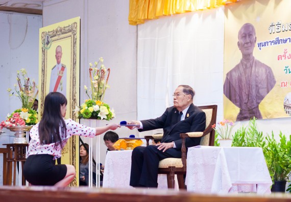 บุคลากรและนักศึกษาคณะวิทยาศาสตร์และเทคโนโลยี  เข้าร่วมงานพิธีมอบรางวัลยอดเยี่ยม ทุนการศึกษาบุคคลและองค์กรดีเด่นทางวิทยาศาสตร์ ประจำปีที่ 49 พ.ศ.2559 มูลนิธิศาสตราจารย์ ดร.แถบ  นีละนิธิ