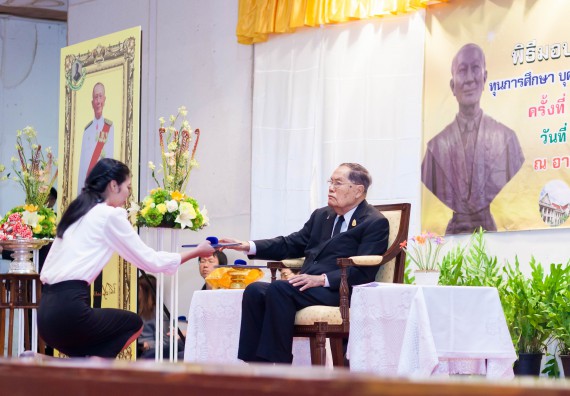 บุคลากรและนักศึกษาคณะวิทยาศาสตร์และเทคโนโลยี  เข้าร่วมงานพิธีมอบรางวัลยอดเยี่ยม ทุนการศึกษาบุคคลและองค์กรดีเด่นทางวิทยาศาสตร์ ประจำปีที่ 49 พ.ศ.2559 มูลนิธิศาสตราจารย์ ดร.แถบ  นีละนิธิ