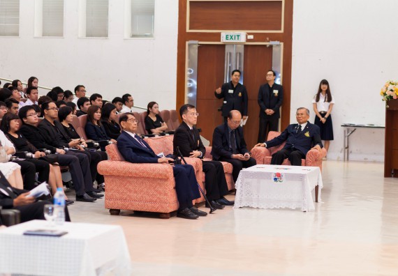 บุคลากรและนักศึกษาคณะวิทยาศาสตร์และเทคโนโลยี  เข้าร่วมงานพิธีมอบรางวัลยอดเยี่ยม ทุนการศึกษาบุคคลและองค์กรดีเด่นทางวิทยาศาสตร์ ประจำปีที่ 49 พ.ศ.2559 มูลนิธิศาสตราจารย์ ดร.แถบ  นีละนิธิ