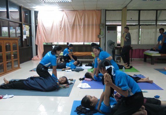 ภาพกิจกรรม โปรแกรมวิชาสาธารณสุขศาสตร์ จัดการอบรม เรื่อง การนวดตัวเพื่อสุขภาพ