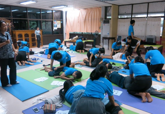 ภาพกิจกรรม โปรแกรมวิชาสาธารณสุขศาสตร์ จัดการอบรม เรื่อง การนวดตัวเพื่อสุขภาพ