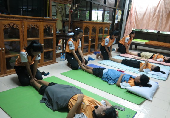 ภาพกิจกรรม โปรแกรมวิชาสาธารณสุขศาสตร์ จัดการอบรม เรื่อง การนวดตัวเพื่อสุขภาพ