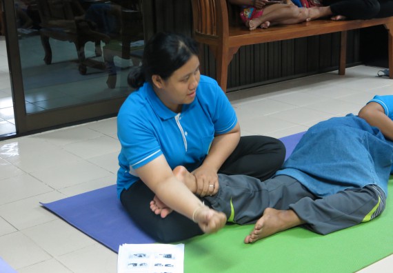 ภาพกิจกรรม โปรแกรมวิชาสาธารณสุขศาสตร์ จัดการอบรม เรื่อง การนวดตัวเพื่อสุขภาพ