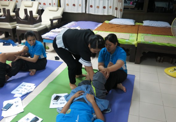 ภาพกิจกรรม โปรแกรมวิชาสาธารณสุขศาสตร์ จัดการอบรม เรื่อง การนวดตัวเพื่อสุขภาพ