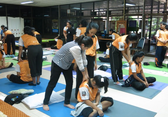 ภาพกิจกรรม โปรแกรมวิชาสาธารณสุขศาสตร์ จัดการอบรม เรื่อง การนวดตัวเพื่อสุขภาพ
