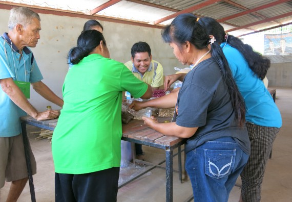 ภาพกิจกรรม ศูนย์บริการทางการแพทย์แผนไทยและการแพทย์ทางเลือก จัดการอบรมการดูแลตนเองด้วยการแพทย์ทางเลือก