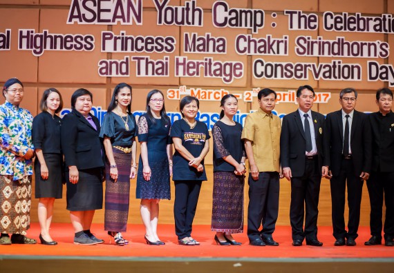 ภาพกิจกรรม คณะวิทยาศาสตร์และเทคโนโลยี เข้าร่วม โครงการอบรมเชิงปฏิบัติการค่ายเยาวชนนาฏศิลป์อาเซียน เฉลิมพระเกียรติสมเด็จพระเทพรัตนราชสุดาฯ สยามบรมราชกุมารี และเนื่องในวันอนุรักษ์มรดกไทย