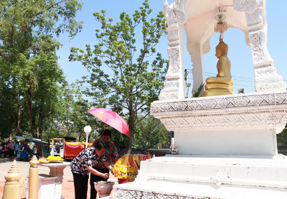 ภาพกิจกรรม คณะวิทยาศาสตร์และเทคโนโลยี เข้าร่วมกิจกรรมทำบุญปีใหม่ไทย