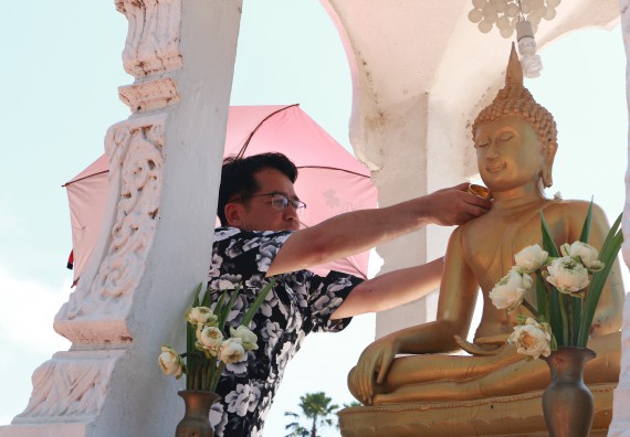 ภาพกิจกรรม คณะวิทยาศาสตร์และเทคโนโลยี เข้าร่วมกิจกรรมทำบุญปีใหม่ไทย