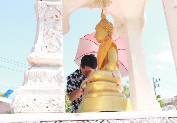 ภาพกิจกรรม คณะวิทยาศาสตร์และเทคโนโลยี เข้าร่วมกิจกรรมทำบุญปีใหม่ไทย