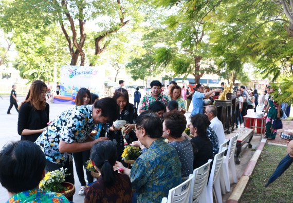 ภาพกิจกรรม คณะวิทยาศาสตร์และเทคโนโลยี เข้าร่วมกิจกรรมทำบุญปีใหม่ไทย