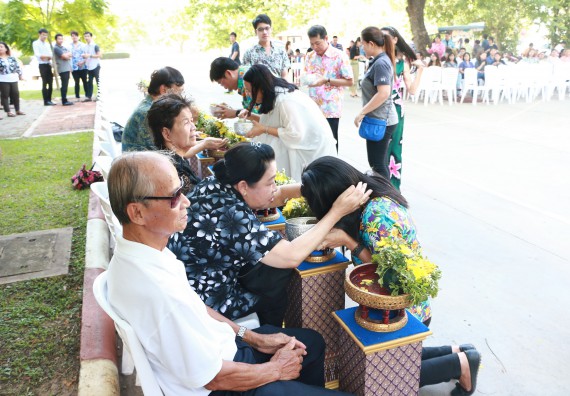 ภาพกิจกรรม คณะวิทยาศาสตร์และเทคโนโลยี เข้าร่วมกิจกรรมทำบุญปีใหม่ไทย