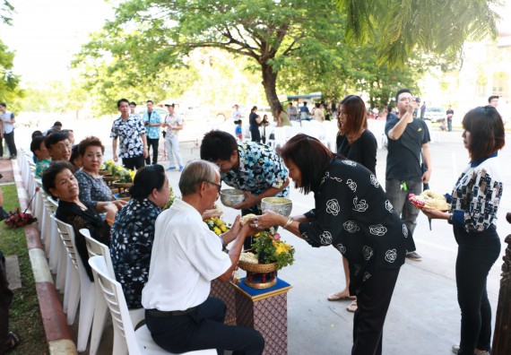 ภาพกิจกรรม คณะวิทยาศาสตร์และเทคโนโลยี เข้าร่วมกิจกรรมทำบุญปีใหม่ไทย