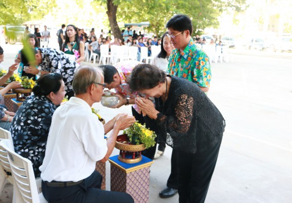 ภาพกิจกรรม คณะวิทยาศาสตร์และเทคโนโลยี เข้าร่วมกิจกรรมทำบุญปีใหม่ไทย