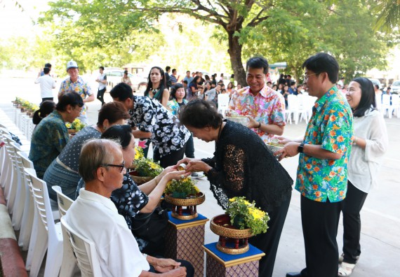ภาพกิจกรรม คณะวิทยาศาสตร์และเทคโนโลยี เข้าร่วมกิจกรรมทำบุญปีใหม่ไทย