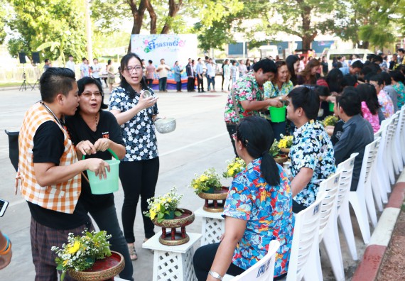 ภาพกิจกรรม คณะวิทยาศาสตร์และเทคโนโลยี เข้าร่วมกิจกรรมทำบุญปีใหม่ไทย