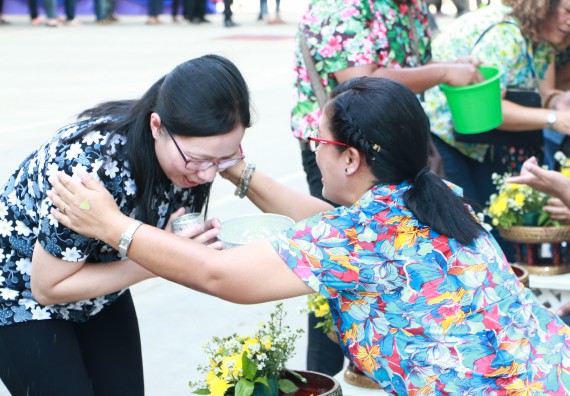 ภาพกิจกรรม คณะวิทยาศาสตร์และเทคโนโลยี เข้าร่วมกิจกรรมทำบุญปีใหม่ไทย