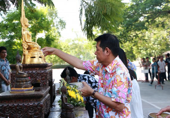 ภาพกิจกรรม คณะวิทยาศาสตร์และเทคโนโลยี เข้าร่วมกิจกรรมทำบุญปีใหม่ไทย