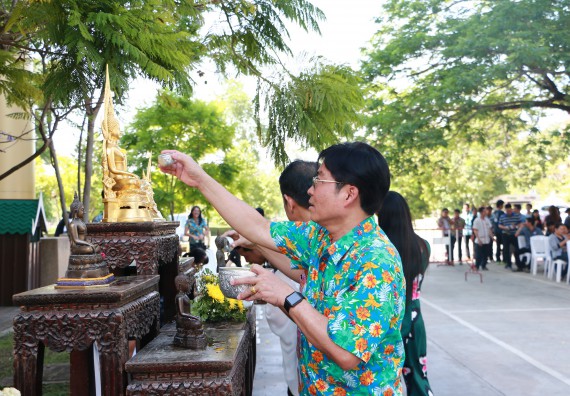 ภาพกิจกรรม คณะวิทยาศาสตร์และเทคโนโลยี เข้าร่วมกิจกรรมทำบุญปีใหม่ไทย
