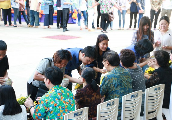 ภาพกิจกรรม คณะวิทยาศาสตร์และเทคโนโลยี เข้าร่วมกิจกรรมทำบุญปีใหม่ไทย