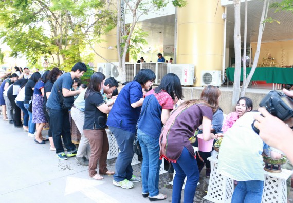 ภาพกิจกรรม คณะวิทยาศาสตร์และเทคโนโลยี เข้าร่วมกิจกรรมทำบุญปีใหม่ไทย