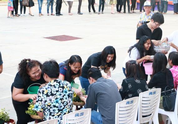 ภาพกิจกรรม คณะวิทยาศาสตร์และเทคโนโลยี เข้าร่วมกิจกรรมทำบุญปีใหม่ไทย