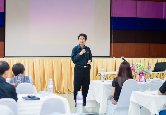 ภาพกิจกรรม คณะวิทยาศาสตร์และเทคโนโลยี จัดโครงการอบรมเชิงปฏิบัติการ การพัฒนาบุคลากรเข้าสู่ตำแหน่งทางวิชาการ ตำแหน่งที่สูงขึ้น