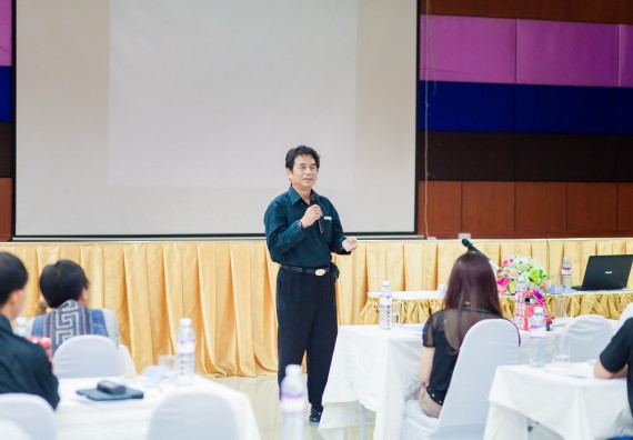 ภาพกิจกรรม คณะวิทยาศาสตร์และเทคโนโลยี จัดโครงการอบรมเชิงปฏิบัติการ การพัฒนาบุคลากรเข้าสู่ตำแหน่งทางวิชาการ ตำแหน่งที่สูงขึ้น