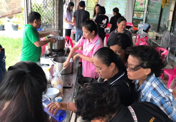 ภาพกิจกรรม โปรแกรมวิชาวิทยาศาสตร์และเทคโนโลยีการอาหาร จัดการอบรมเชิงปฏิบัติการเพื่อถ่ายทอดผลงานวิจัยสู่การพัฒนาชุมชน