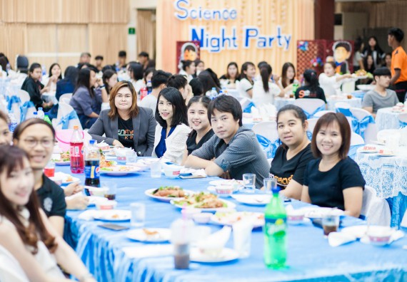 ภาพกิจกรรม คณะวิทยาศาสตร์และเทคโนโลยี จัดกิจกรรม goodbye senior'56 คณะวิทยาศาสตร์และเทคโนโลยี