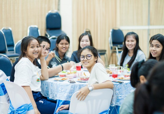 ภาพกิจกรรม คณะวิทยาศาสตร์และเทคโนโลยี จัดกิจกรรม goodbye senior'56 คณะวิทยาศาสตร์และเทคโนโลยี