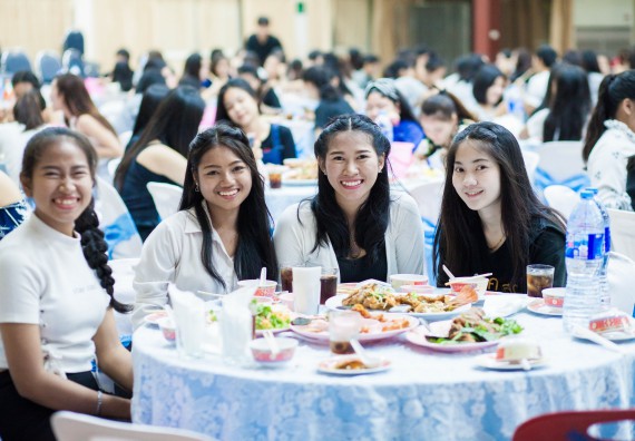 ภาพกิจกรรม คณะวิทยาศาสตร์และเทคโนโลยี จัดกิจกรรม goodbye senior'56 คณะวิทยาศาสตร์และเทคโนโลยี